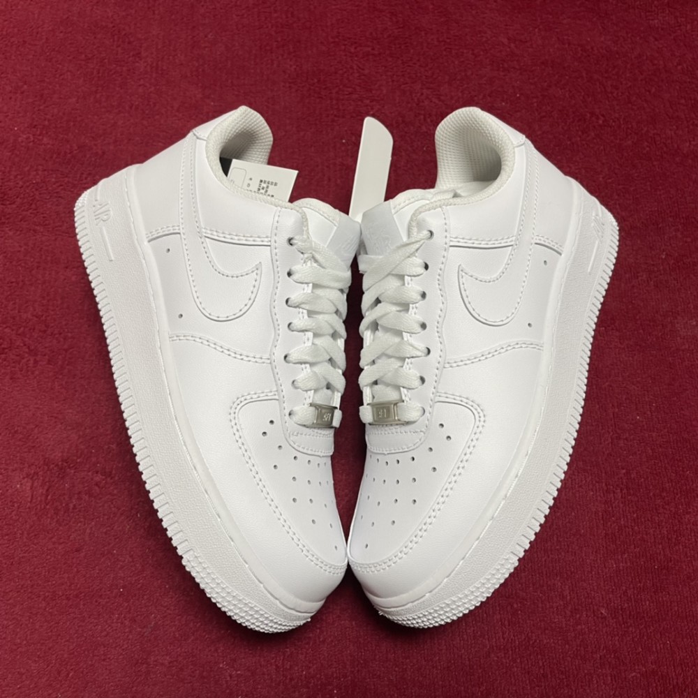 空军一号两边挤脚的原因分析,空军一号挤脚现象的原因解析