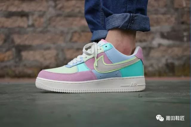 空军一号两边挤脚的原因分析,空军一号挤脚现象的原因解析