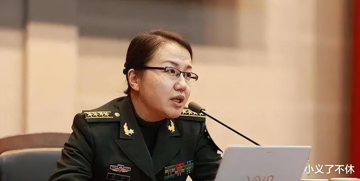 央视军事女记者