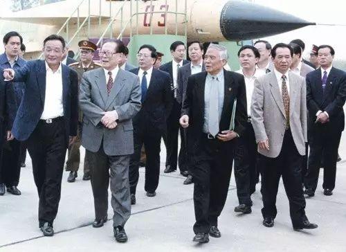 歼-13，探索与争议的背后，歼-13背后的探索与争议