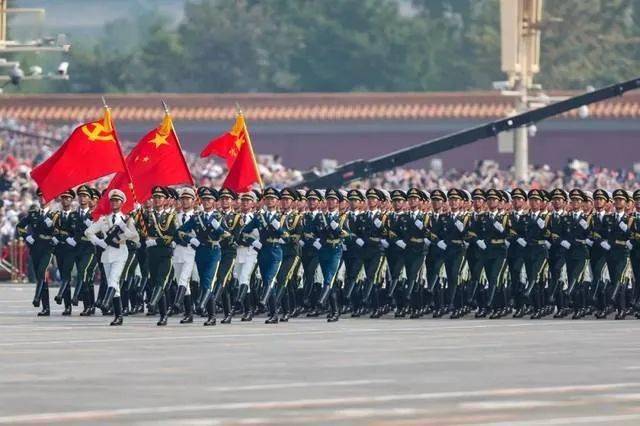 国庆70周年庆典上的阅兵方队，荣耀与力量的展现，国庆70周年阅兵方队，荣耀与力量的辉煌展现
