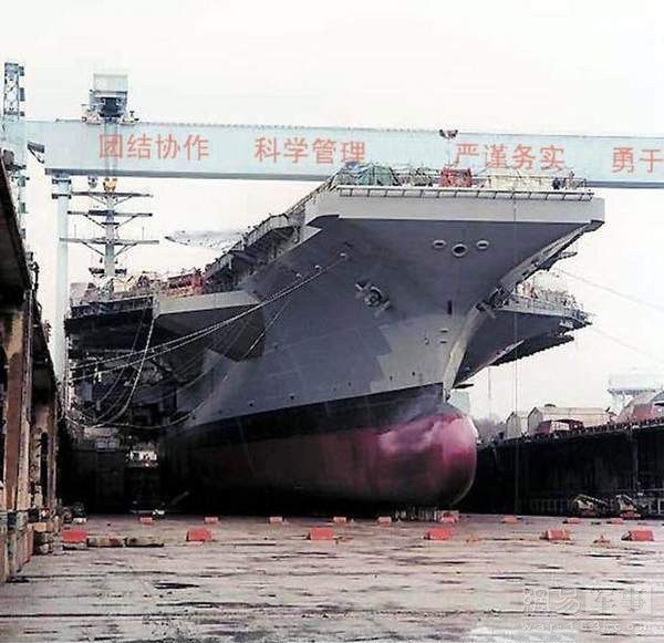 中国造航母，走向深蓝，扬帆起航，中国航母扬帆起航，深蓝海域展现大国力量