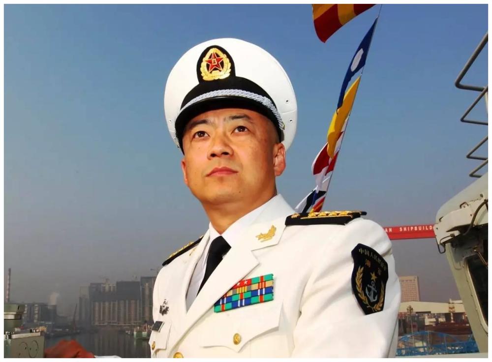 辽宁舰历任舰长及其贡献，辽宁舰历任舰长及其卓越贡献概述