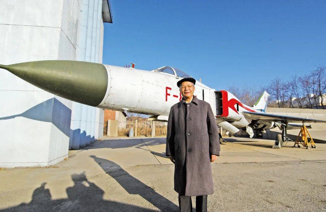 歼八总师——中国航空事业的杰出领航者，歼八总师，中国航空事业的领航先锋