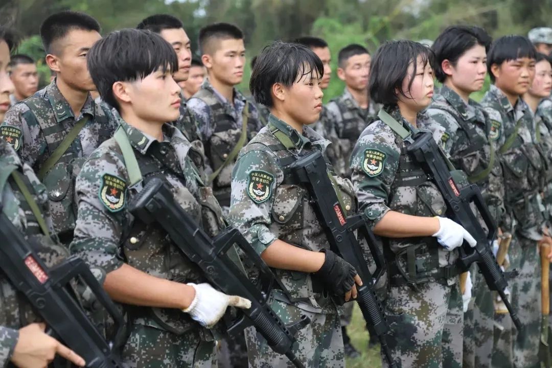 火凤凰特种女兵全体怀孕，挑战与荣耀的交织，火凤凰特种女兵全体怀孕，挑战与荣耀并存时刻