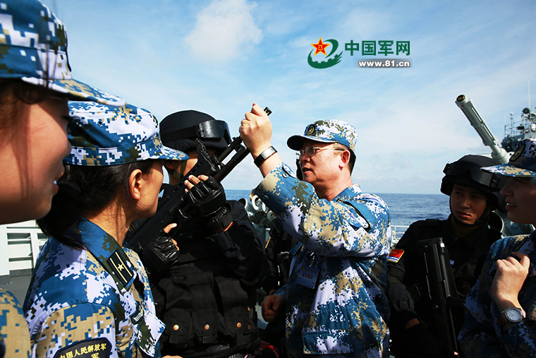 断臂军人丁小兵的荣誉与成就——一位英雄军人的励志传奇，断臂英雄丁小兵的荣耀与励志传奇