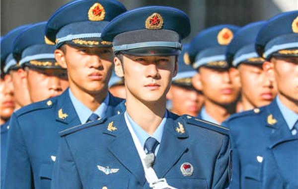 中国空军图片中的男性力量,中国空军图片展现男性力量风采