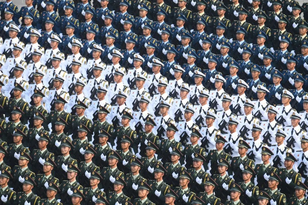 国庆阅兵方队，整齐一律中展现的形式美法则，国庆阅兵方队展现的形式美法则，整齐一律中的震撼力量