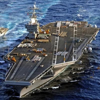 尼米兹级与福建舰,两大舰船的规模对比,尼米兹级与福建舰规模对比,两大舰船实力解析