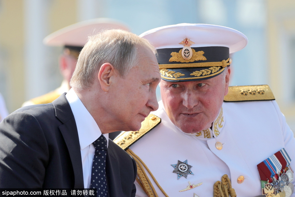 普京检阅吉尔吉斯斯坦军仪仗队,展现俄吉友谊与军事合作的深刻意义,普京检阅吉尔吉斯斯坦军仪仗队,俄吉友谊与军事合作的见证