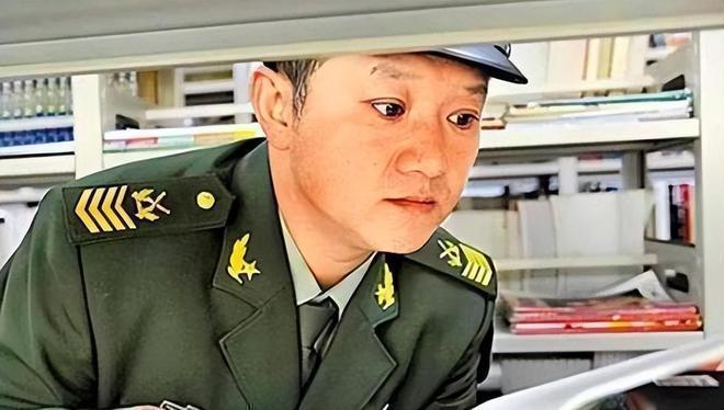 志愿兵与士官，职责与身份的深度解析，志愿兵与士官，职责与身份的全面解读
