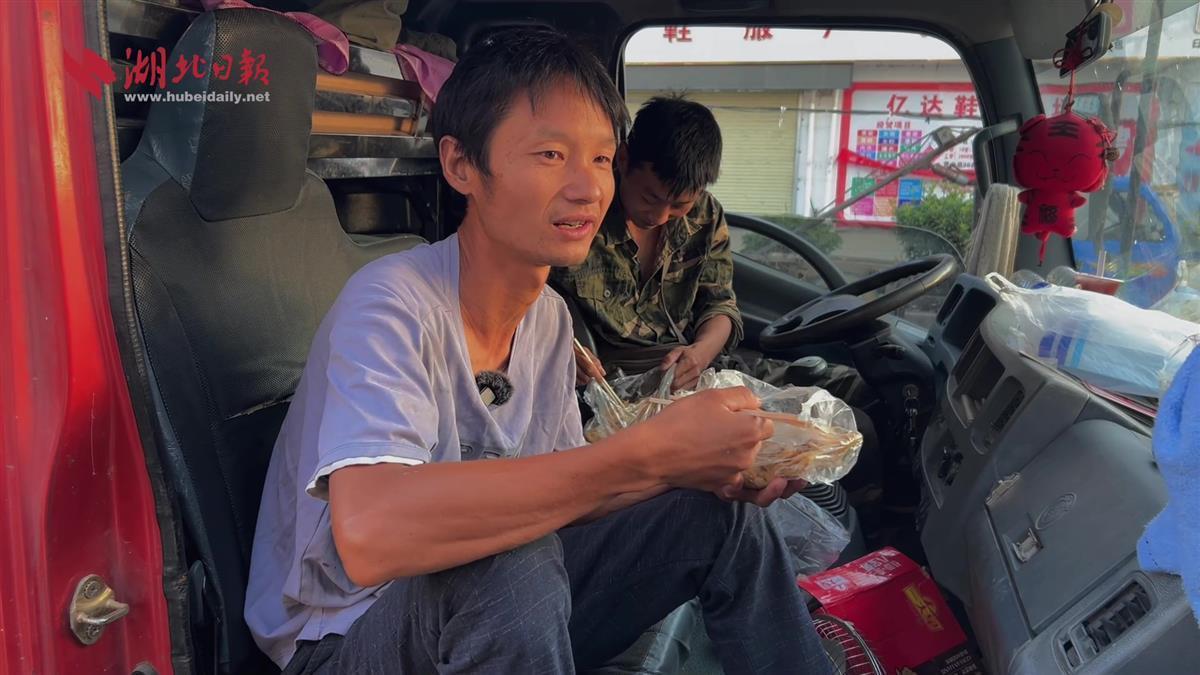麦麦贤得英雄事迹，英勇无畏，无私奉献，麦麦贤的英勇事迹，无畏奉献，彰显英雄本色