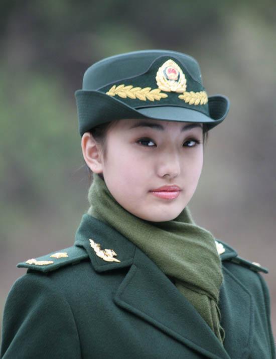 中国的武警女兵，图片中的坚韧与力量，中国武警女兵的坚韧与力量风采展示