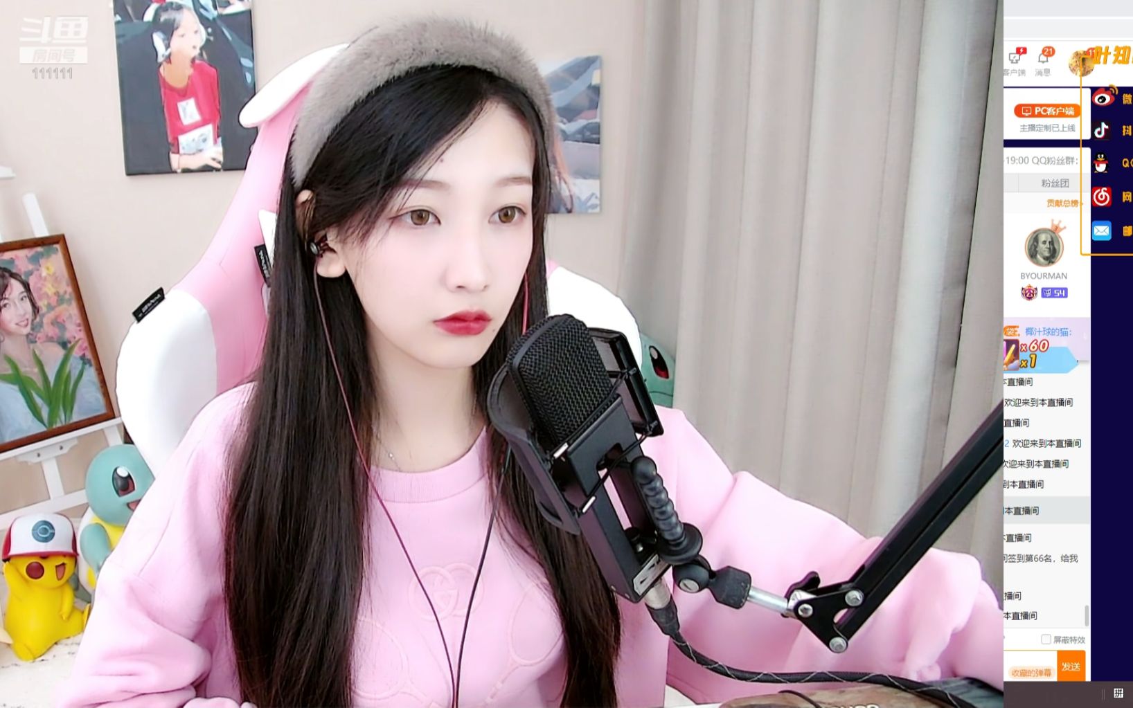 军事主持人叶知秋的近照,时代变迁中的军人风采,军事主持人叶知秋的近照,时代变迁中的军人风采展现