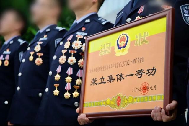 警察立一等功，荣誉背后的意义与责任，警察立一等功，荣誉背后的责任与意义探索