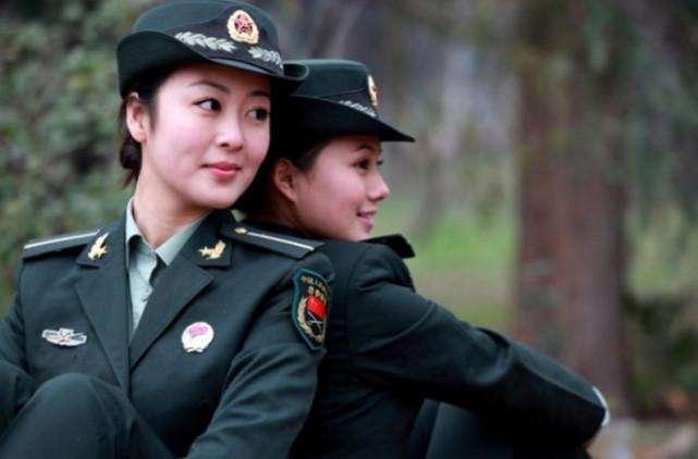 星空迷彩女兵,坚韧与柔美的独特魅力,星空迷彩女兵的独特魅力,坚韧与柔美并存