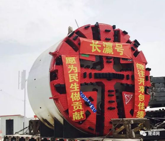 崇明岛号补给舰，海军力量的重要支柱，崇明岛号补给舰，海军力量的核心支柱