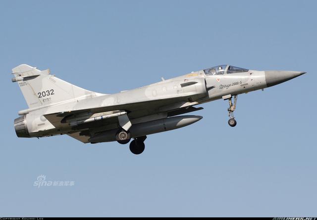 幻影与歼八，空中力量的交汇与碰撞，幻影与歼八，空中力量的交汇对决