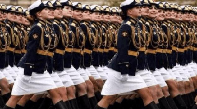 女兵裙子的作用,超越传统认知的军事装备探讨,女兵裙子的多重作用,突破传统认知的军事装备探讨