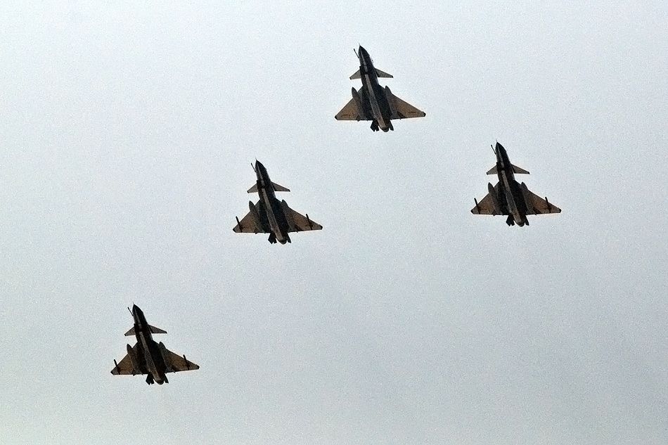 歼8战斗机简笔画，展现帅气的风采，歼8战斗机简笔画，展现英勇帅气风采