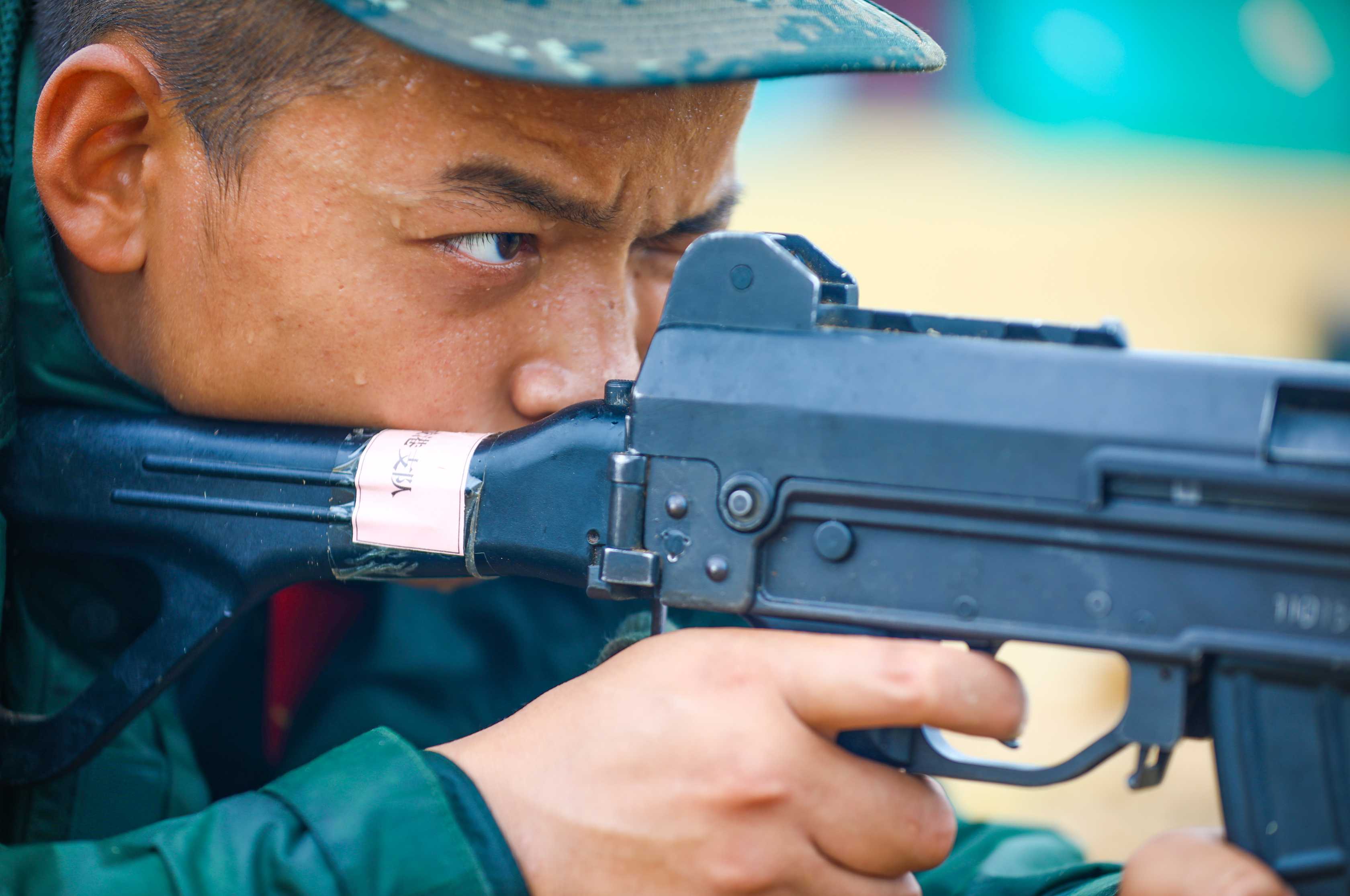 武警打靶,锤炼精兵强将的实战化训练,武警实战化训练,锤炼精兵强将的打靶行动