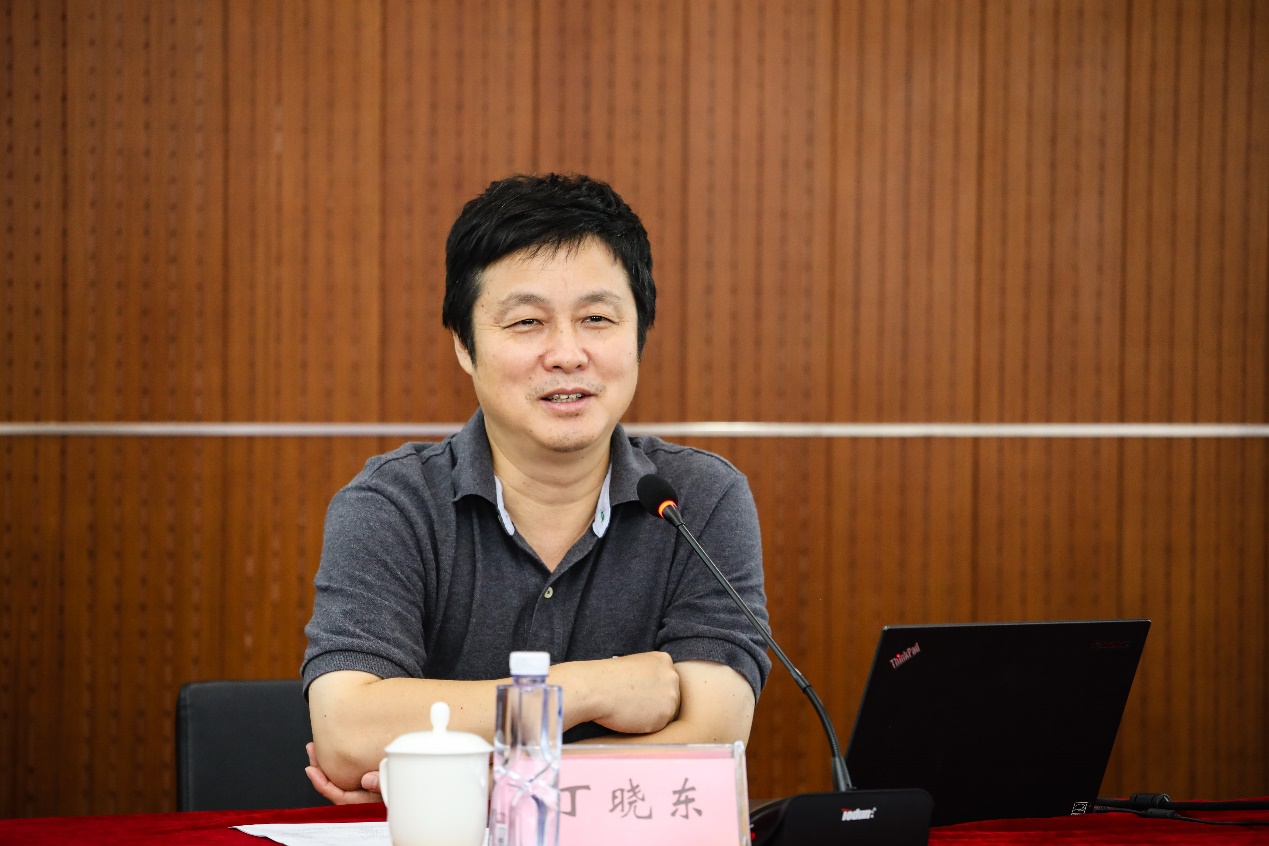 丁晓东，一位引领时代的杰出人物，丁晓东，时代引领者的杰出风采