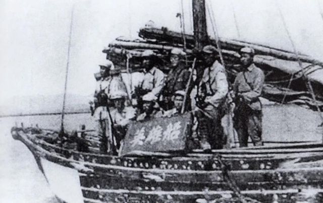 海南岛战役后合影，历史的见证与精神的传承，海南岛战役后的历史见证与精神的传承合影