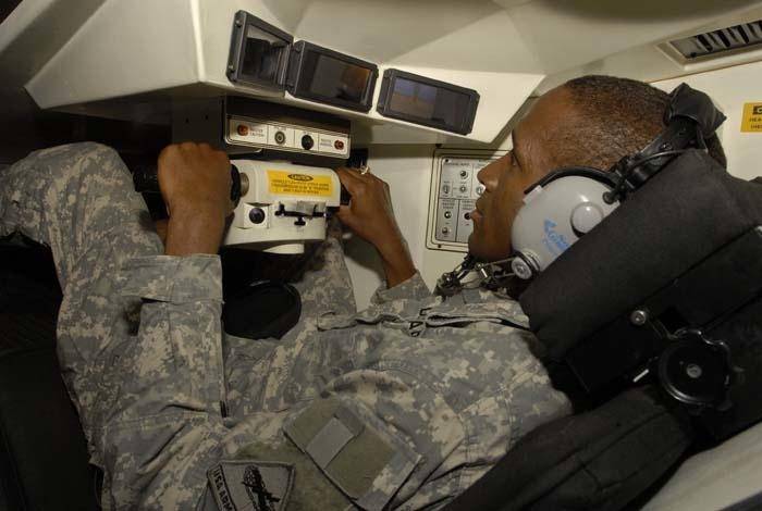 M1A2艾布拉姆斯乘员，现代战争中的精英战士，M1A2艾布拉姆斯乘员，现代战争精英战士的典范