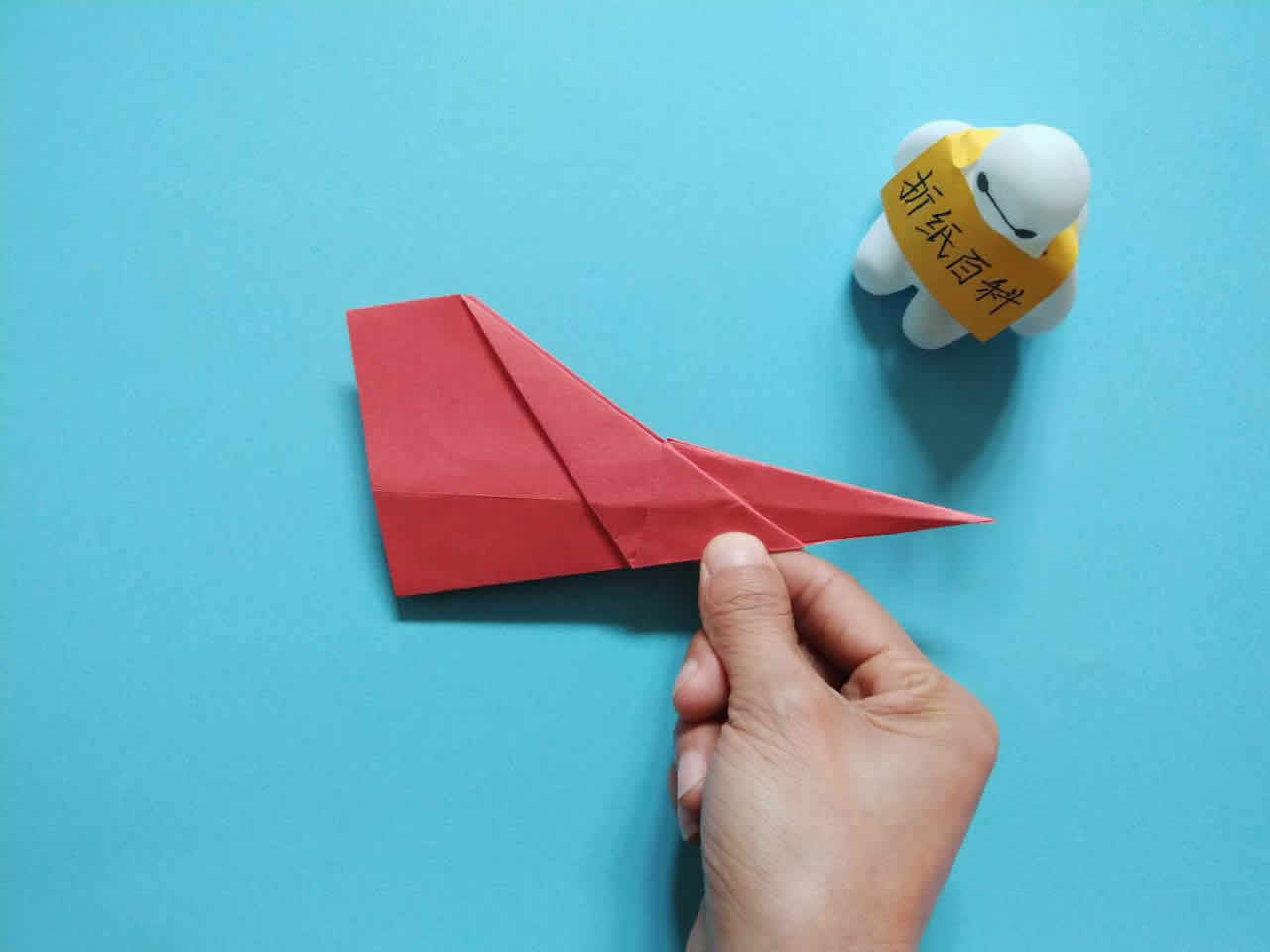 如何折飞机飞得更远，挑战十万米的飞行距离，挑战十万米飞行距离，飞机折纸技巧揭秘