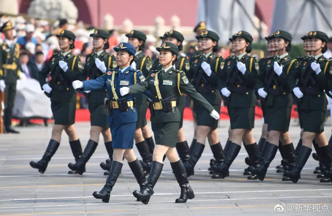 石家庄陆军军医大学女兵方队，展现新时代巾帼英雄的风采，石家庄陆军军医大学女兵方队，展现新时代巾帼英雄风采