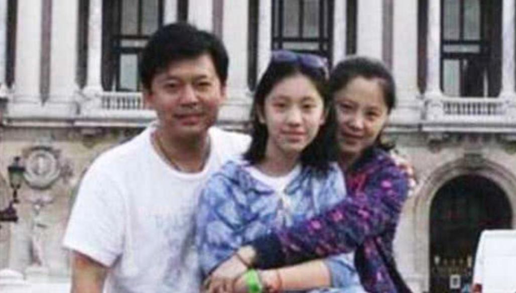 何政军第二任妻子，揭秘何政军婚姻生活的新篇章，揭秘何政军婚姻生活新篇章，二婚背后的故事