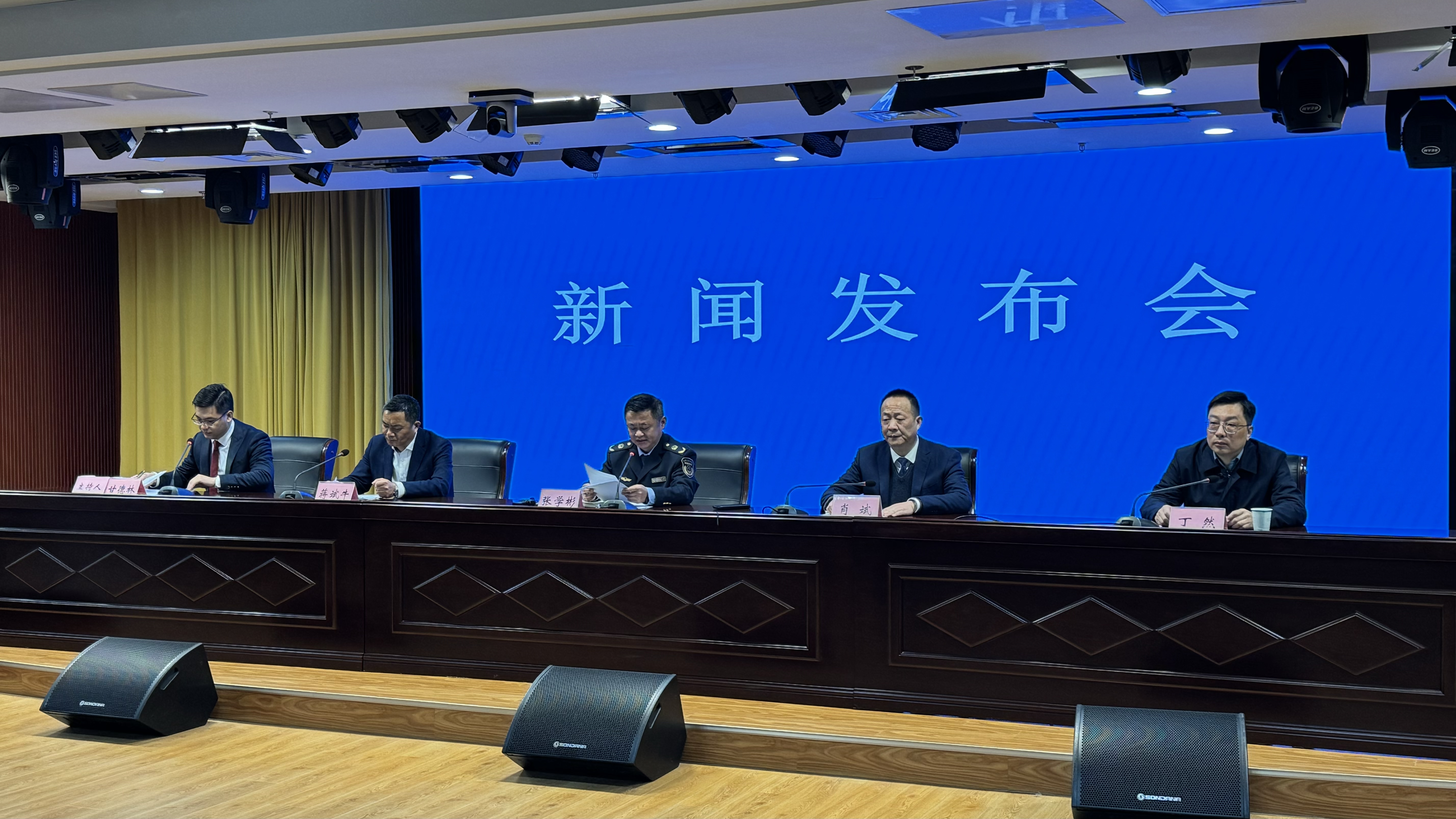 新闻发布工作的意义,塑造透明社会,传递真实信息,新闻发布工作塑造透明社会,传递真实信息的深远意义