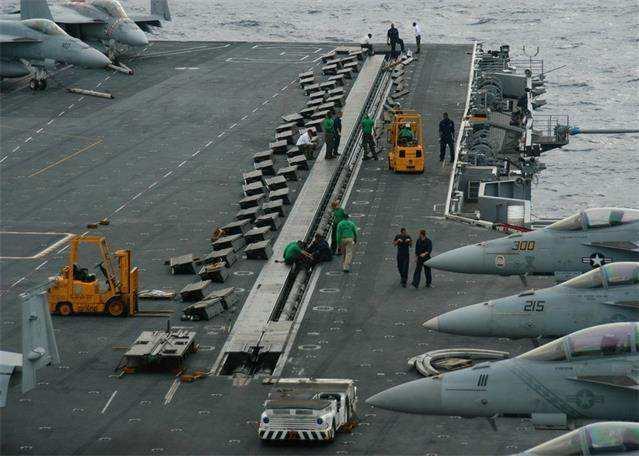 攻击舰与航母，区别与特性分析，攻击舰与航母，区别与特性深度解析