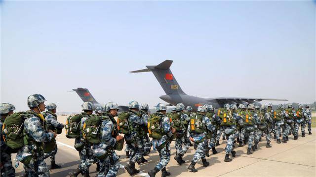 空降兵第15军历任政委及其历史贡献，空降兵第15军历任政委及其历史贡献概览