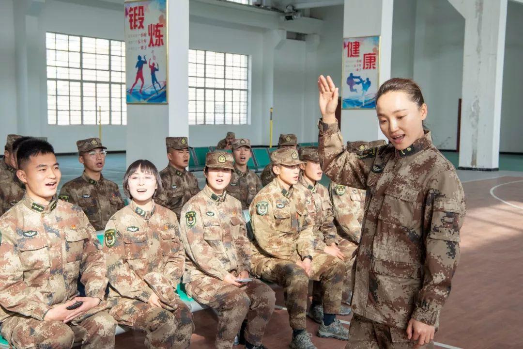 西部战区凌晨强硬发声前发布视频的背后故事，西部战区凌晨强硬发声前发布视频背后的故事揭秘