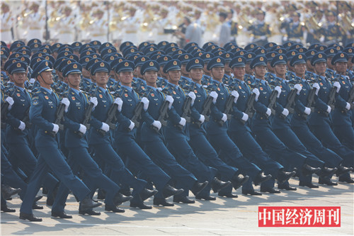 空军院校方队，翱翔蓝天，铸就精英，空军院校方队，蓝天铸精英，翱翔展风采
