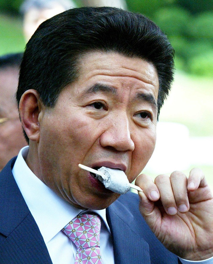 卢武铉,一位传奇人物的奋斗与影响,卢武铉,传奇人物的奋斗历程与深远影响