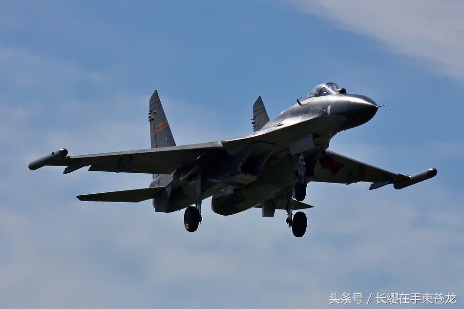 歼轰7与歼16，中国空军力量的双翼崛起，歼轰7与歼16，中国空军力量的双翼腾飞