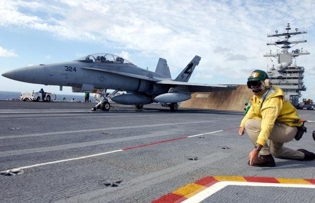 徐英舰载机飞行员，翱翔蓝海的英勇先锋，徐英，蓝海翱翔的舰载机飞行员先锋