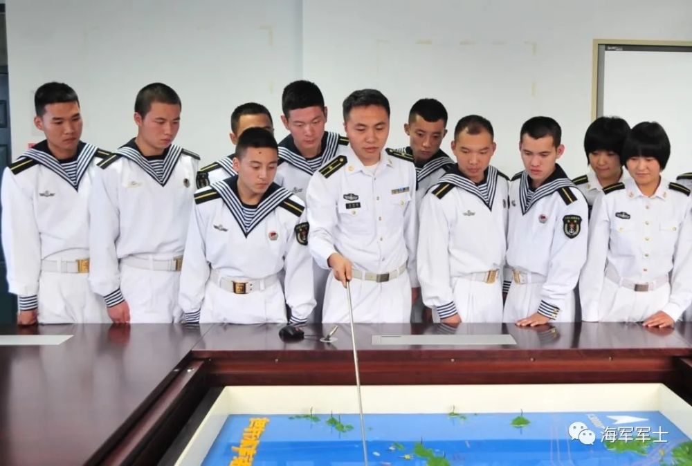青岛海军士官月工资揭秘,两万元背后的故事,青岛海军士官月工资探秘,两万元背后的故事