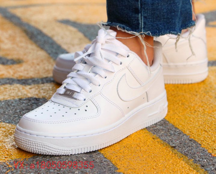 Nike纯白空军一号，时尚与经典的完美结合，Nike纯白空军一号，时尚与经典的绝妙融合
