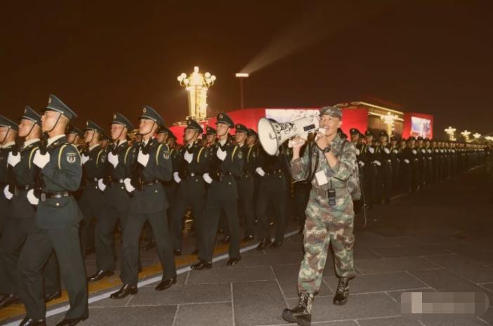 国庆70周年大阅兵火箭军方队，展示中国力量与自信，国庆70周年大阅兵火箭军方队，展现中国力量与自信风采