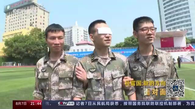 向八一勋章获得者致敬——英雄赞歌的时代典范，八一勋章获得者，时代英雄赞歌的时代典范