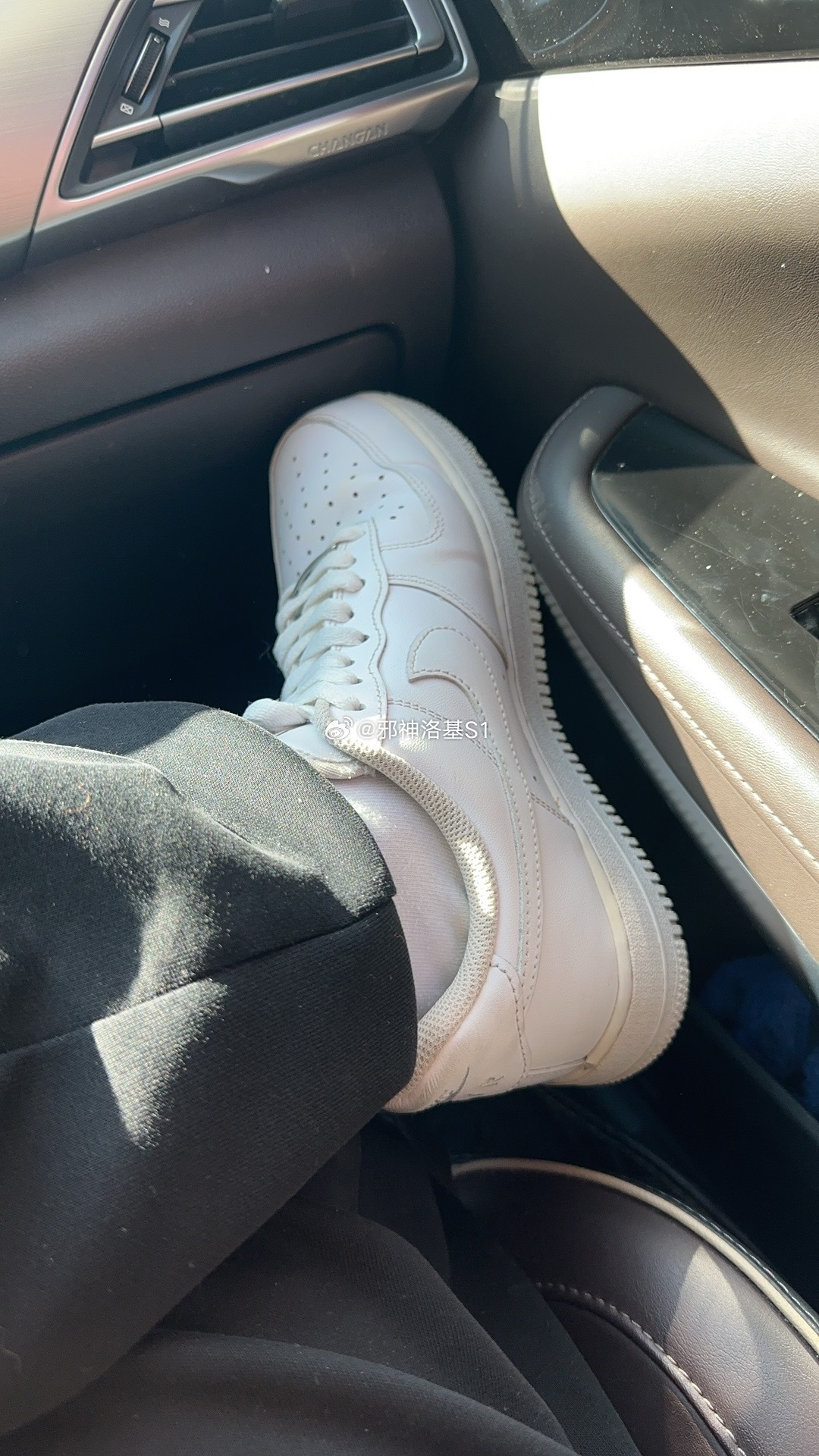 空军一号穿着臭脚,一种独特的体验与理解,空军一号臭脚体验的独特解读