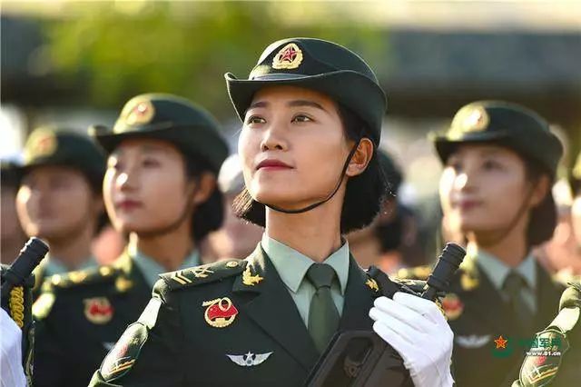 中国女兵最漂亮的照片——吴俊瑶的2019瞬间,中国女兵吴俊瑶的绝美瞬间,2019年照片集锦