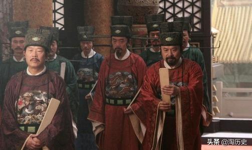 军士级别，军队中的等级制度及其重要性，军队中的军士级别与等级制度的重要性分析