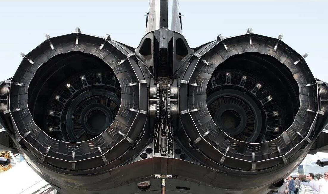 战斗机滚筒机动,空中之舞的魅力与挑战,战斗机空中之舞,滚筒机动的魅力与挑战