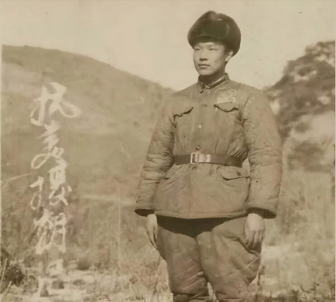 长江潮涌——纪念师师长江潮的壮丽篇章，长江潮涌，壮丽篇章纪念师师长江潮的壮丽景象