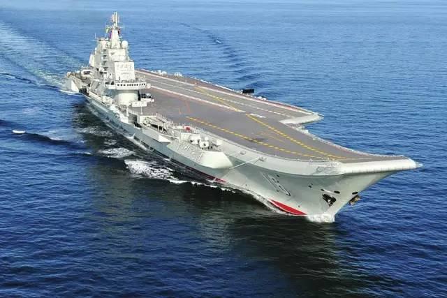 中国辽宁舰的宏大与实力，中国辽宁舰，宏大实力展现海上风采