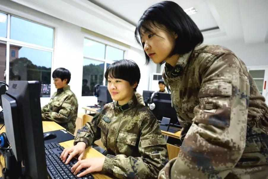 话务女兵,通信线上的铿锵玫瑰,话务女兵,通信线上的铿锵玫瑰战士